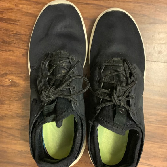 Nike shoes! - Picture 3 of 3